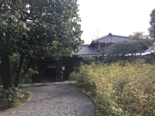 玄関前庭