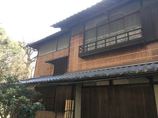 母屋裏側