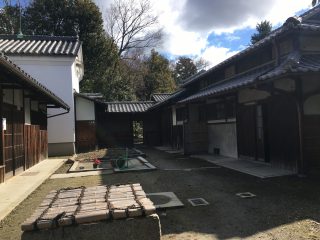母屋裏