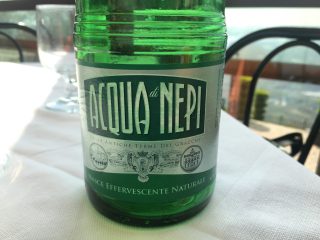 acqua minerale@La Piccola Fontana